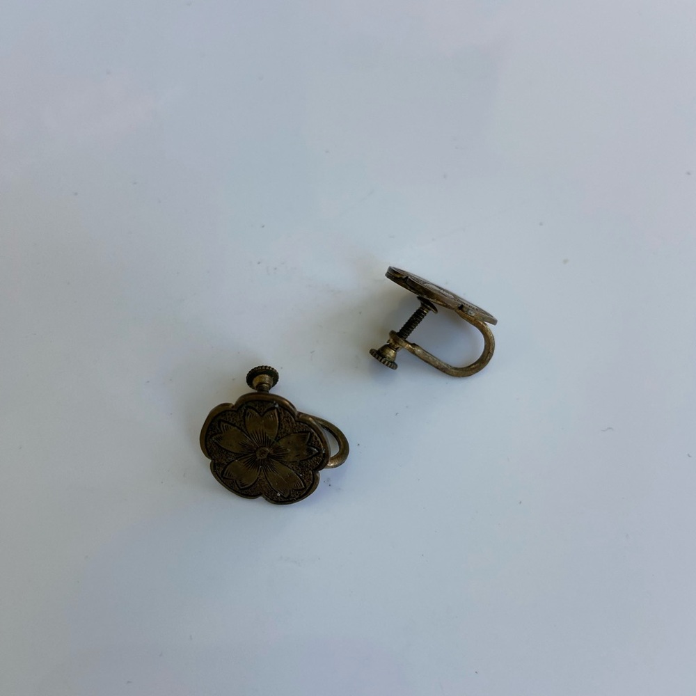 Vintage Floral Screw-Back Earrings in Antique Gold
